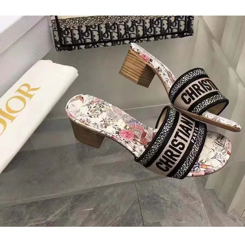 Dior Dway Slide White Multicolor D for Women in Constellation Embroidered Cotton Dior Dway Slide White Multicolor D for Women in Constellation Embroidered Cotton