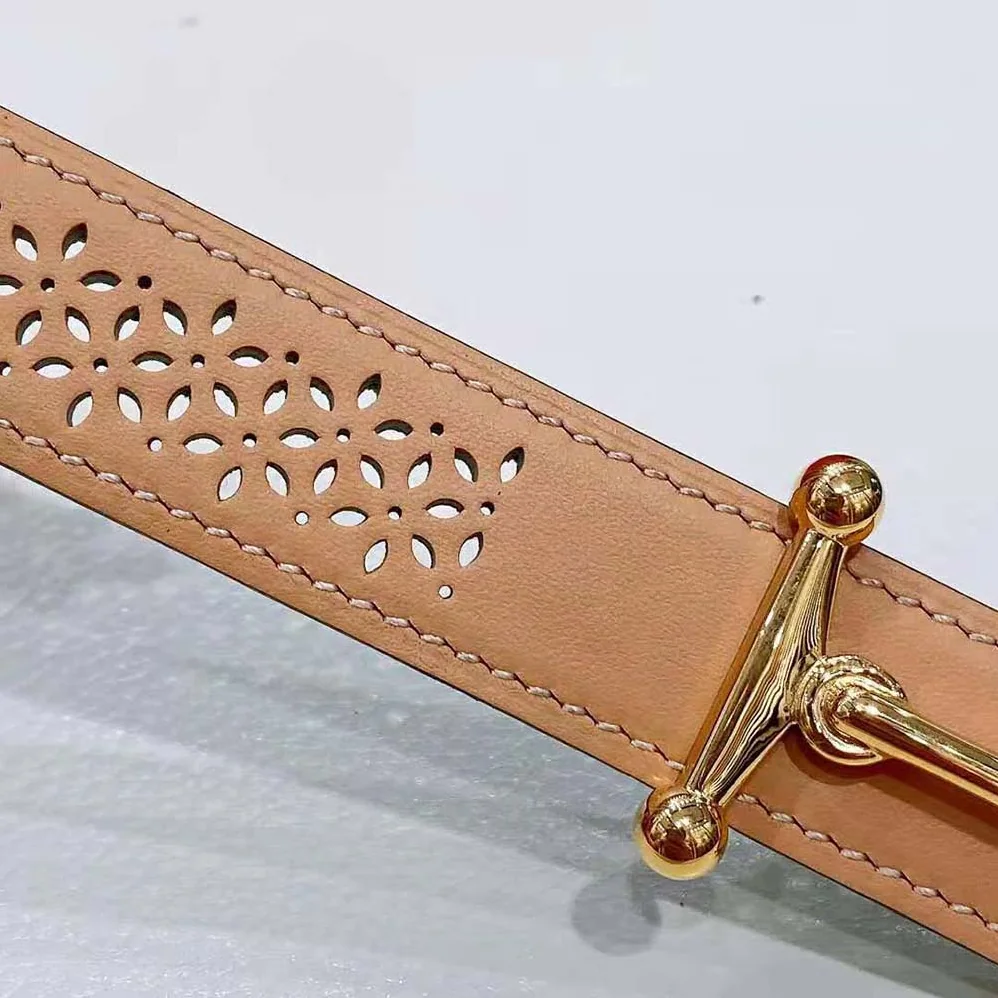 Hermes Mors H Belt Buckle & Reversible Leather Strap 24 mm for Women in Green Hermes Mors H Belt Buckle & Reversible Leather Strap 24 mm for Women in Green