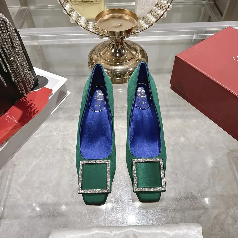 Roger Vivier Trompette Pumps in Satin for Women in Green