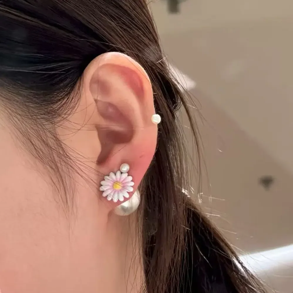 Dior Daisy Dior Tribales Earrings Gold-Finish Metal White Resin Pearls and Multicolor Lacquer for Women Dior Daisy Dior Tribales Earrings Gold-Finish Metal White Resin Pearls and Multicolor Lacquer for Women