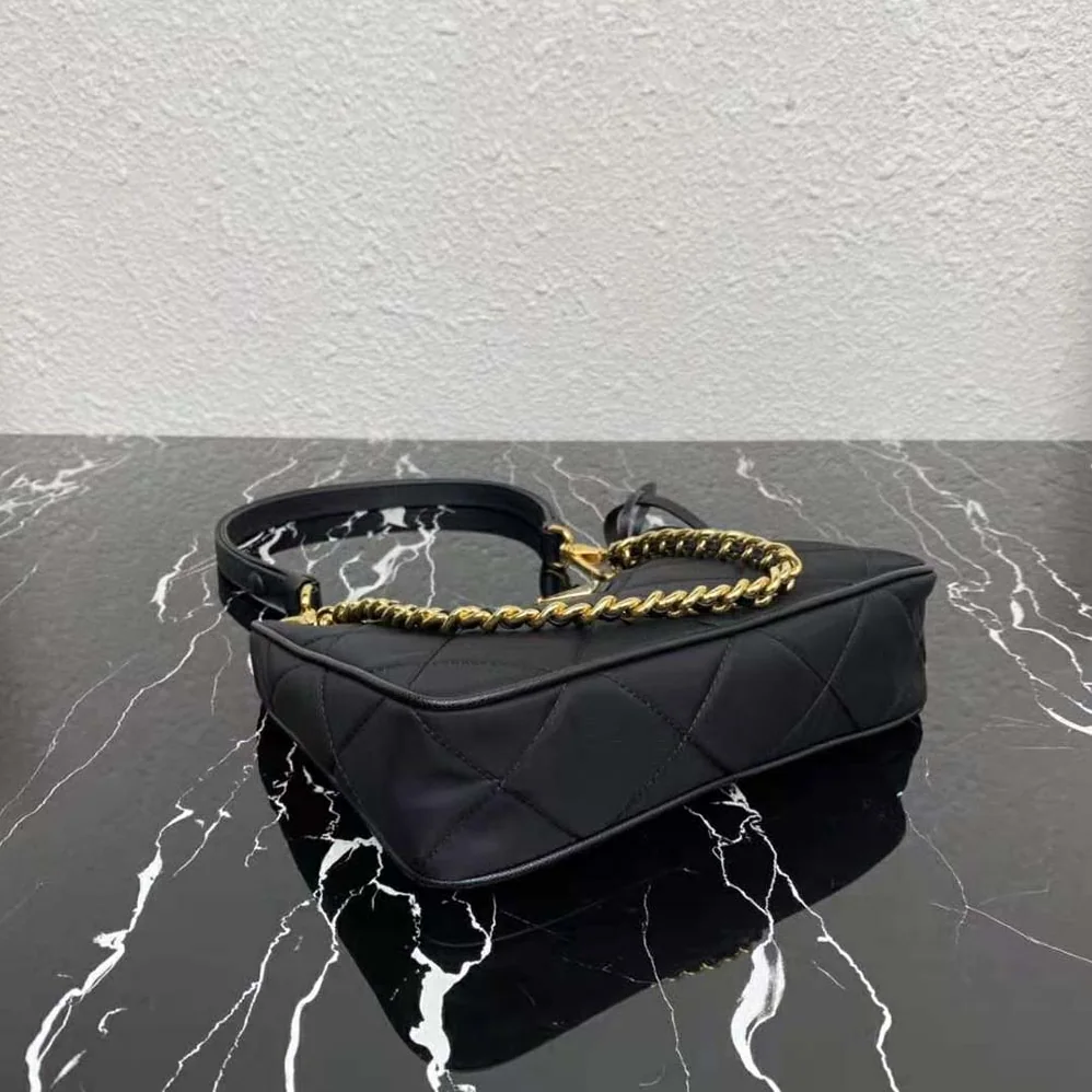 Prada Prada Re-Edition 1995 Chaîne Re-Nylon mini-bag for Women in Black