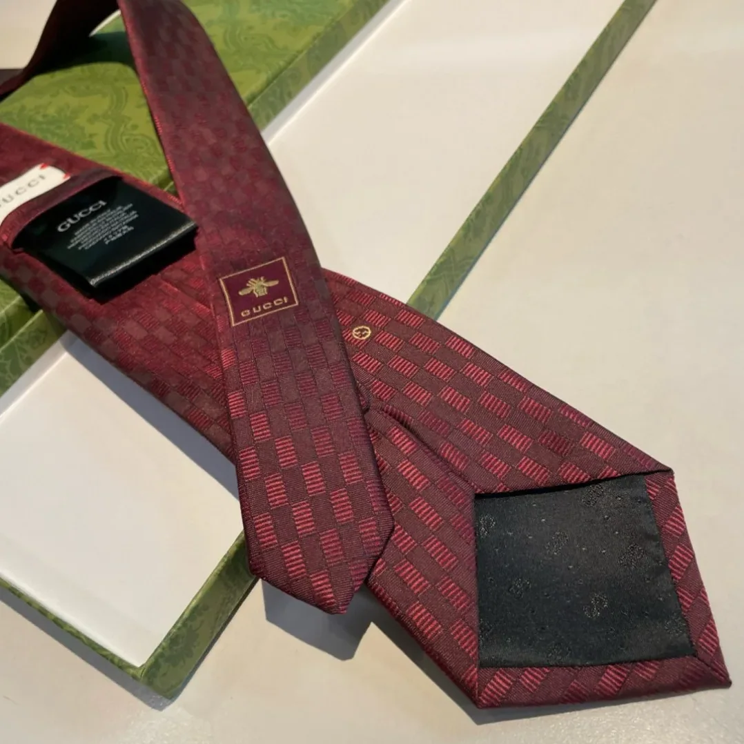 Gucci Geometric Pattern Silk Tie Red Gucci Geometric Pattern Silk Tie Red