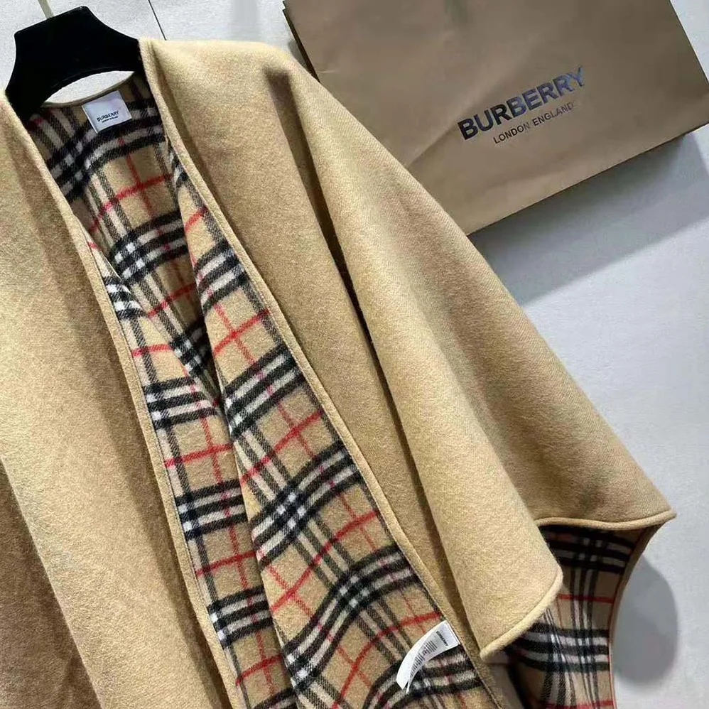 Burberry Reversible Check Wool Cape for Women in Beige Burberry Reversible Check Wool Cape for Women in Beige