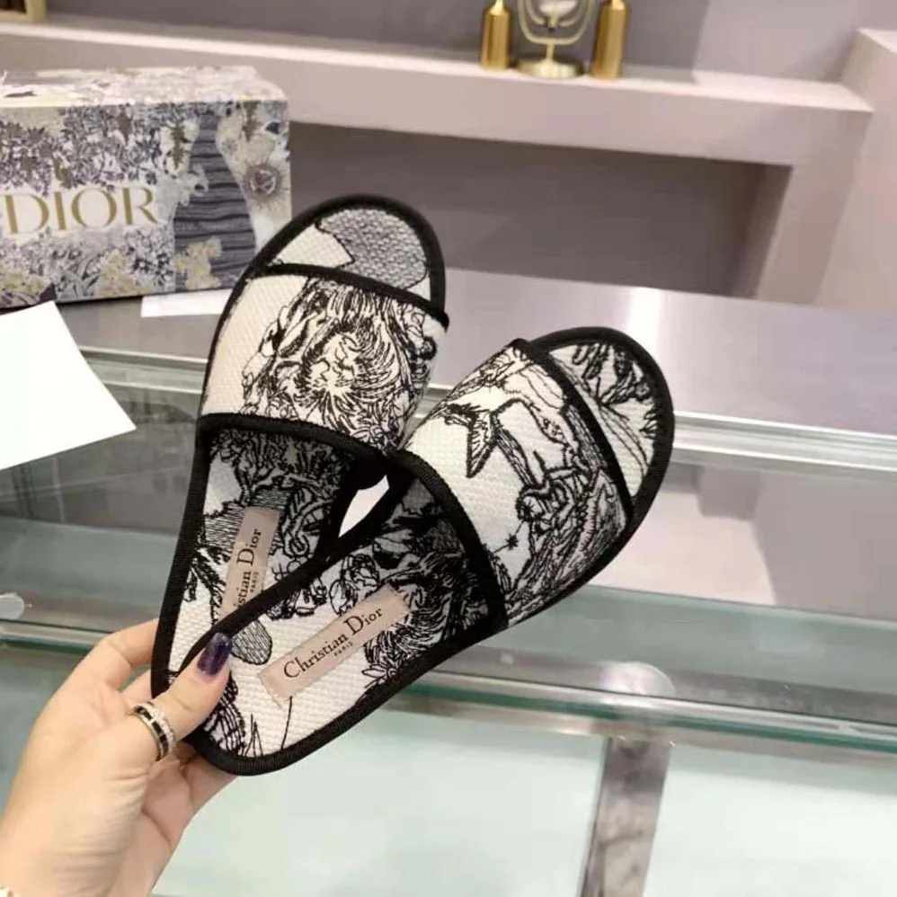 Dior Chez Moi Slide Black and White Dior Zodiac Embroidered Cotton for Women Dior Chez Moi Slide Black and White Dior Zodiac Embroidered Cotton for Women