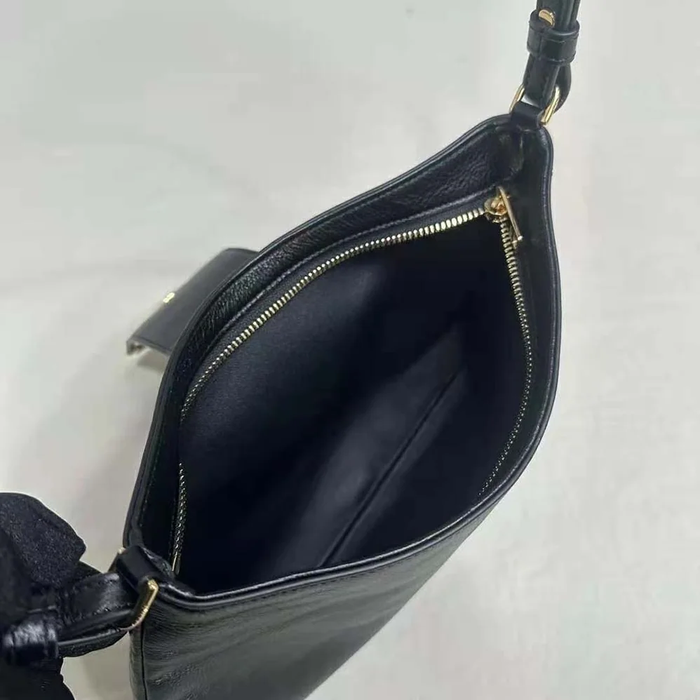 Celine Wiltern Clutch Triomphe Soft in Smooth Calfskin for Women in Black Celine Wiltern Clutch Triomphe Soft in Smooth Calfskin for Women in Black