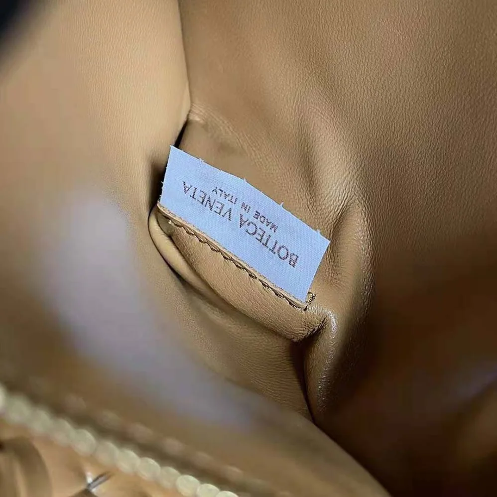 Bottega Veneta Cobble Shoulder Bag Small Padded Intreccio Leather for Women in Brown Bottega Veneta Cobble Shoulder Bag Small Padded Intreccio Leather for Women in Brown