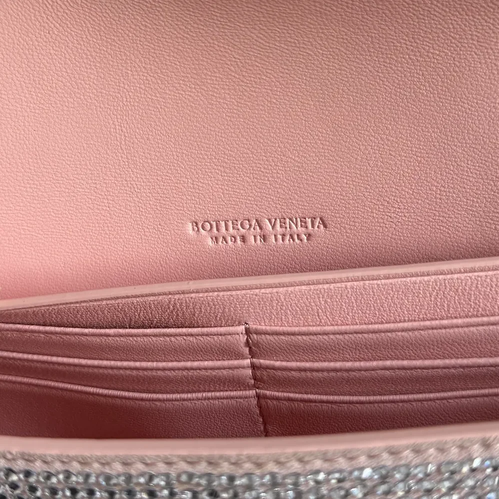 Bottega Veneta Andiamo Clutch for Women in Rose
