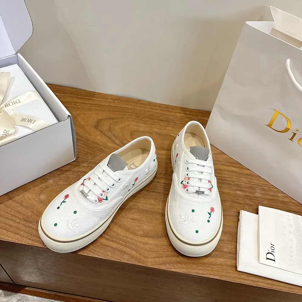 Dior Saltwind Sneaker White Cotton Embroidered with Multicolor Doves & Roses Motif for Unisex