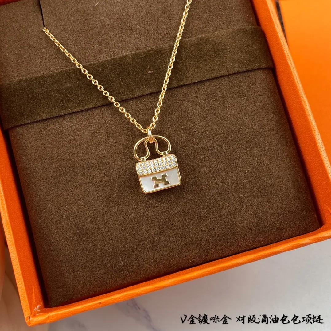Amulettes Constance Necklace Gold Tone