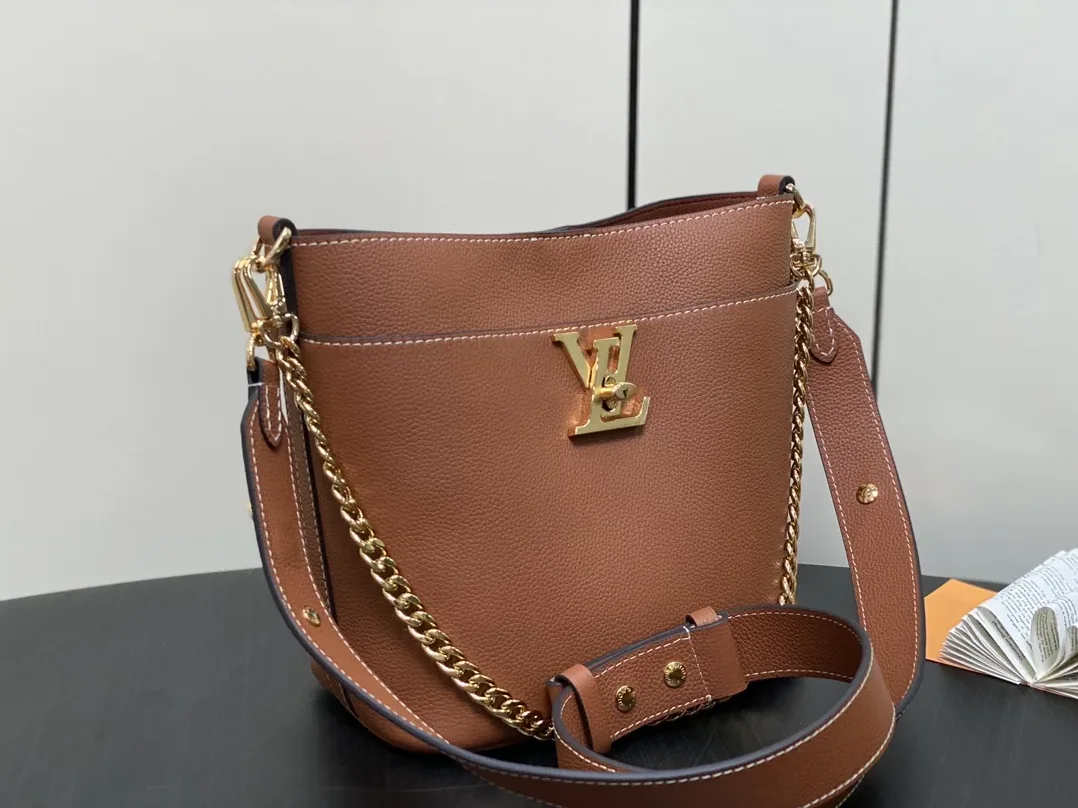 Louis Vuitton Lock and Walk Brown / Louis Vuitton Lock and Walk Brown /