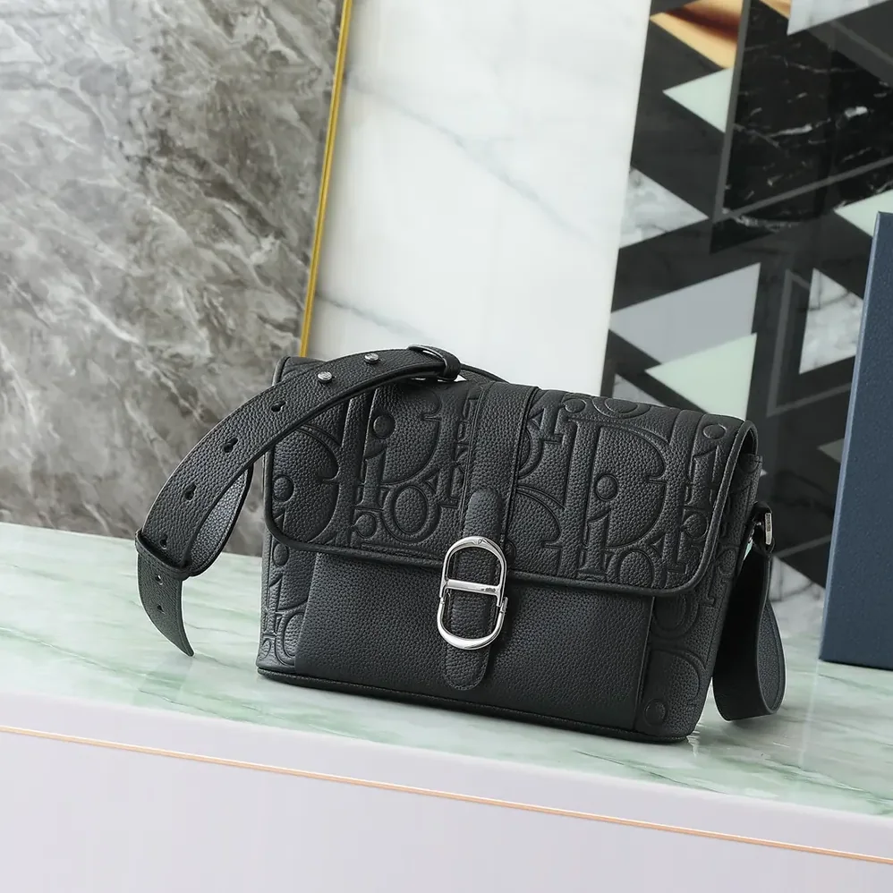 Dior Medium Dior Daily Messenger Bag with Flap Black Dior Gravity Leather for Men