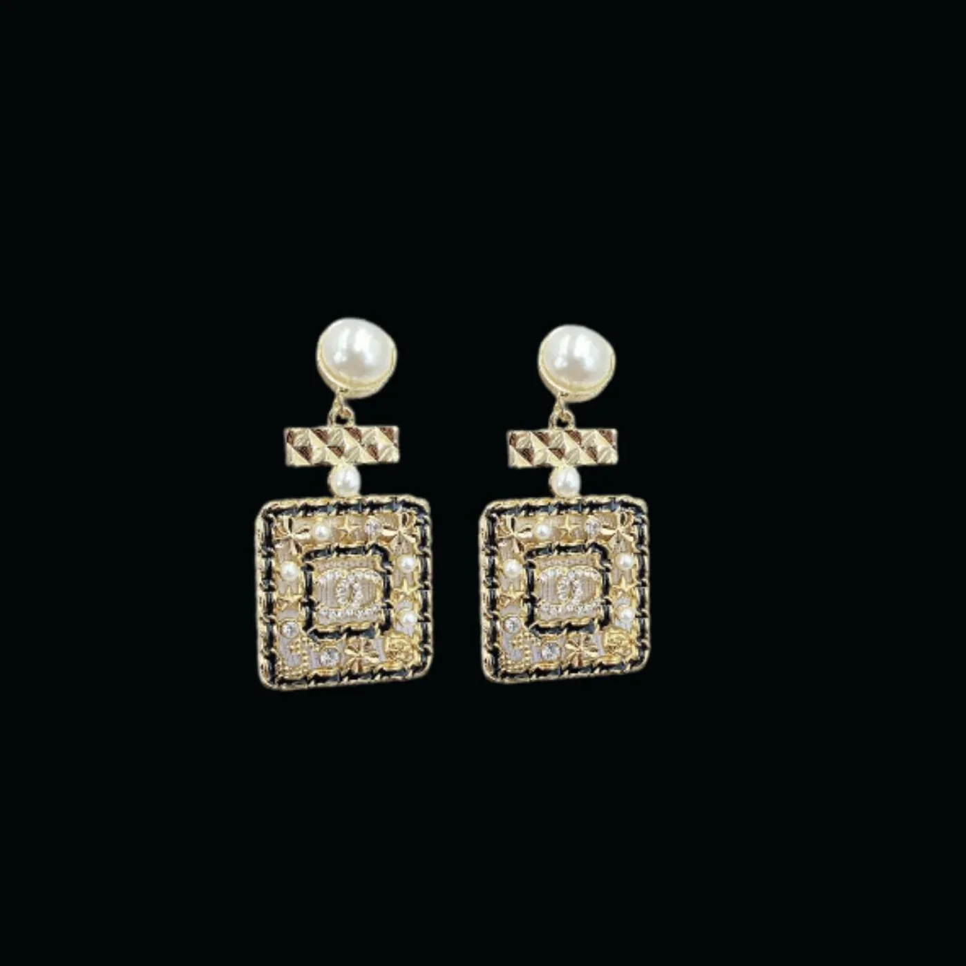 Chanel Douple Black Border Square Frame Earrings Gold Tone Chanel Douple Black Border Square Frame Earrings Gold Tone
