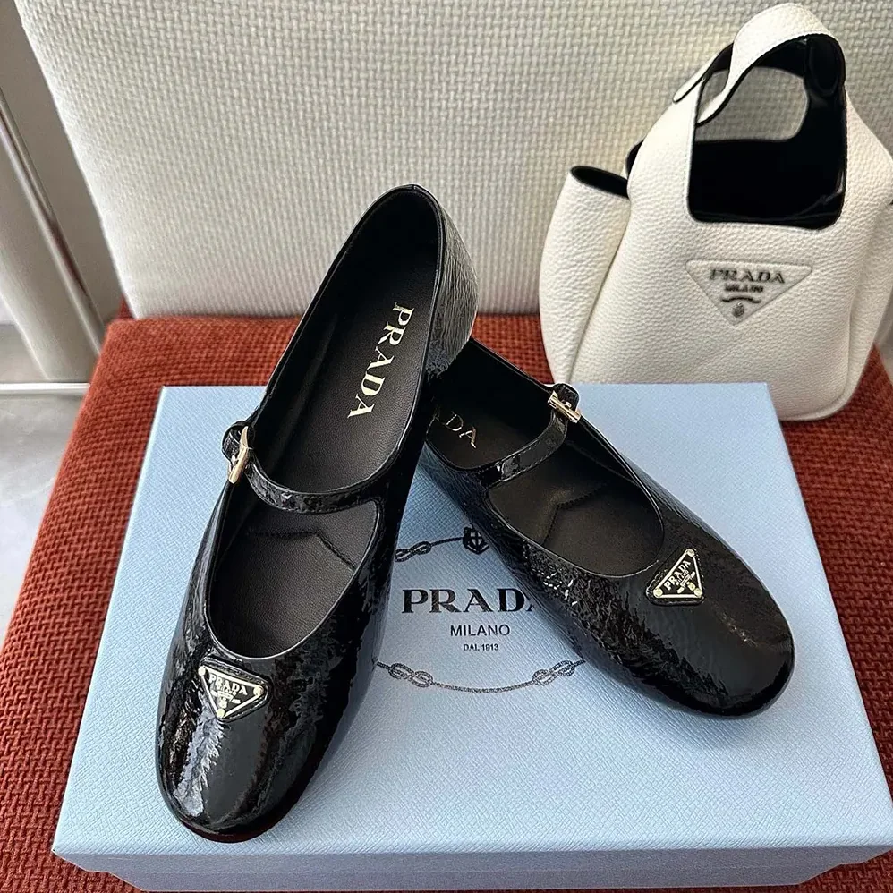 Prada Naplak Patent Leather Ballerinas for Women in Black Prada Naplak Patent Leather Ballerinas for Women in Black