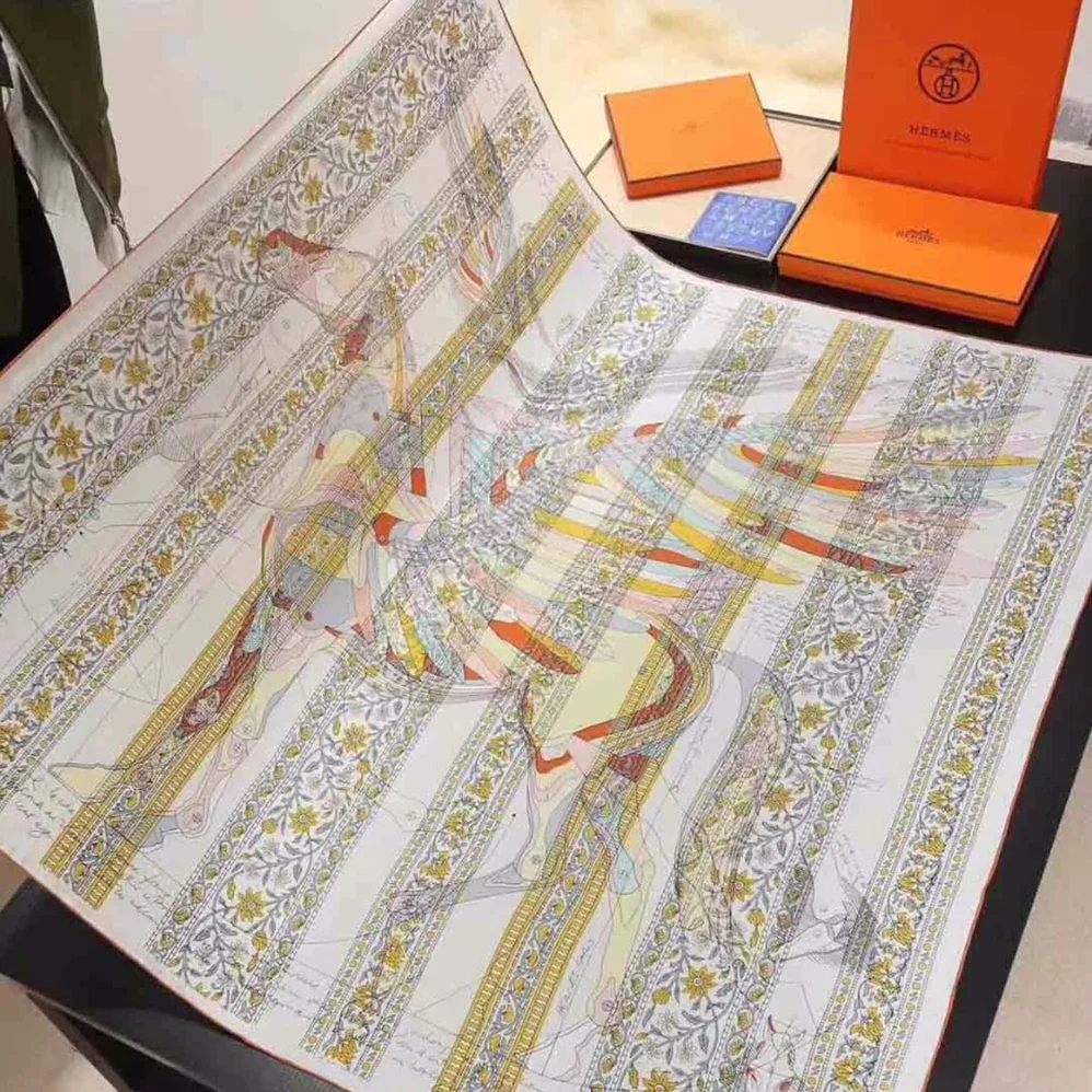 Hermes La Maison Des Carres Pegase Dhermes AU Bloc Scarf for Women in White Hermes La Maison Des Carres Pegase Dhermes AU Bloc Scarf for Women in White