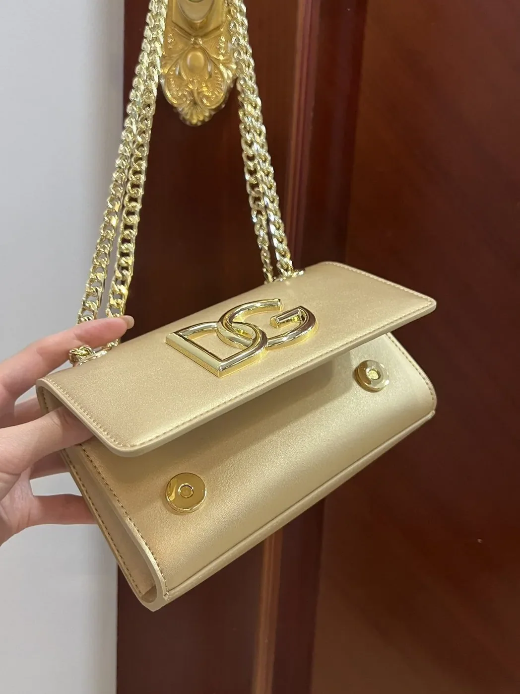 Dolce & Gabbana Polished 3.5 Phone Bag Gold / DG