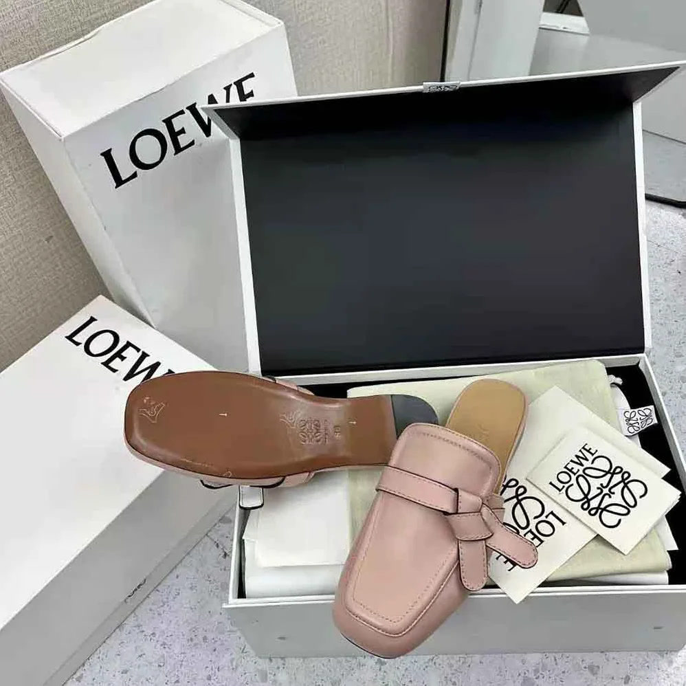 Loewe Gate Flat Mule in Calfskin for Women in Pink Loewe Gate Flat Mule in Calfskin for Women in Pink