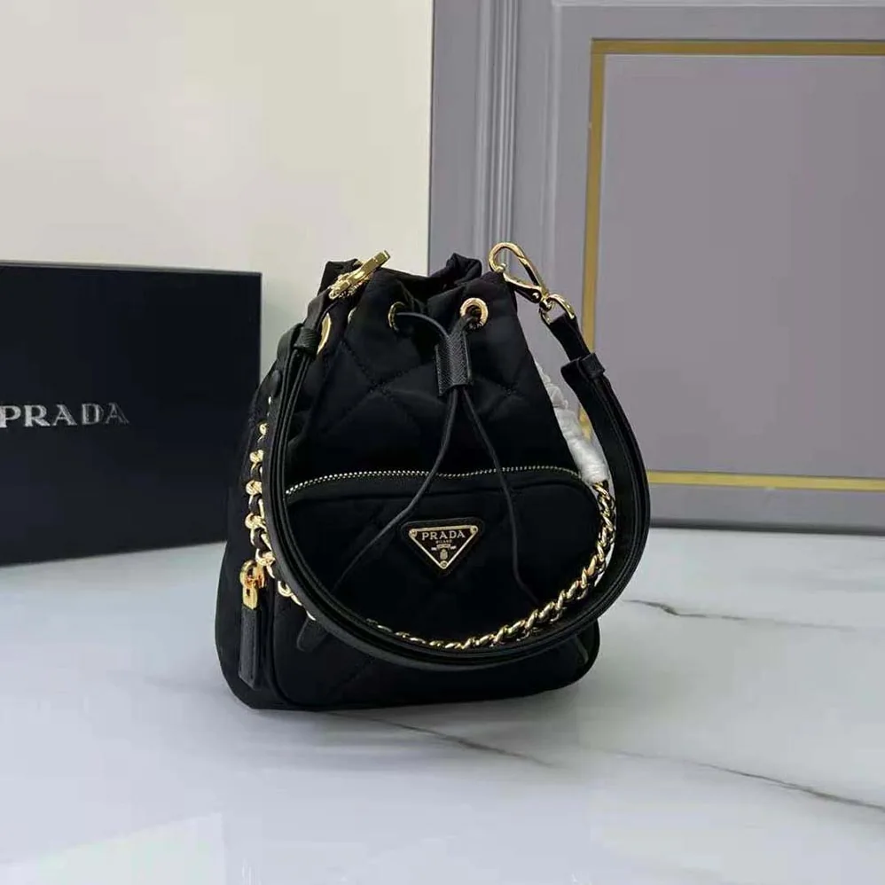 Prada Re-Edition 1995 Chaîne Re for Women in Nylon Shoulder Bag Prada Re-Edition 1995 Chaîne Re for Women in Nylon Shoulder Bag