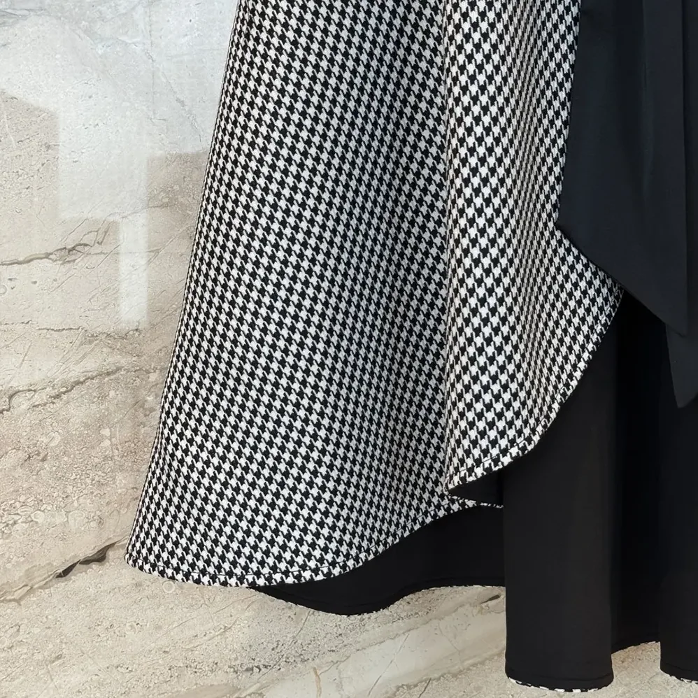 Dior Cape with Tied Neckline Black and White Houndstooth Silk-Virgin for Women in Wool Blend
