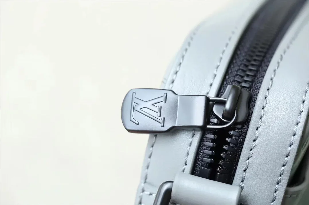 Louis Vuitton Duo Messenger Monogram Shadow Anthracite Gray Louis Vuitton Duo Messenger Monogram Shadow Anthracite Gray