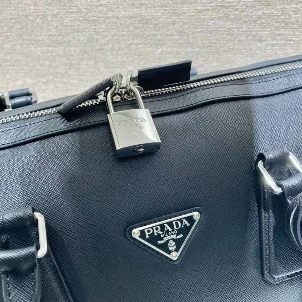 Prada Elegant Duffle Bag in Saffiano Leather Travel Bag for Men in Black Prada Elegant Duffle Bag in Saffiano Leather Travel Bag for Men in Black