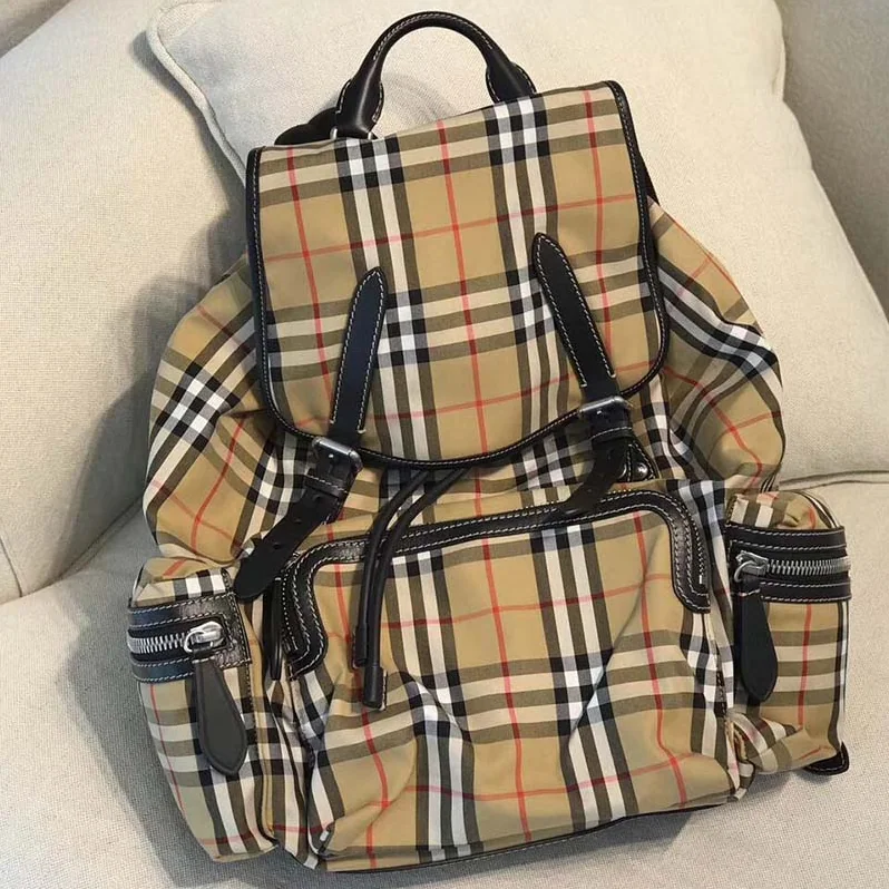 Burberry Medium Rucksack in Vintage Check Cotton Canvas for Women in Sandy Burberry Medium Rucksack in Vintage Check Cotton Canvas for Women in Sandy