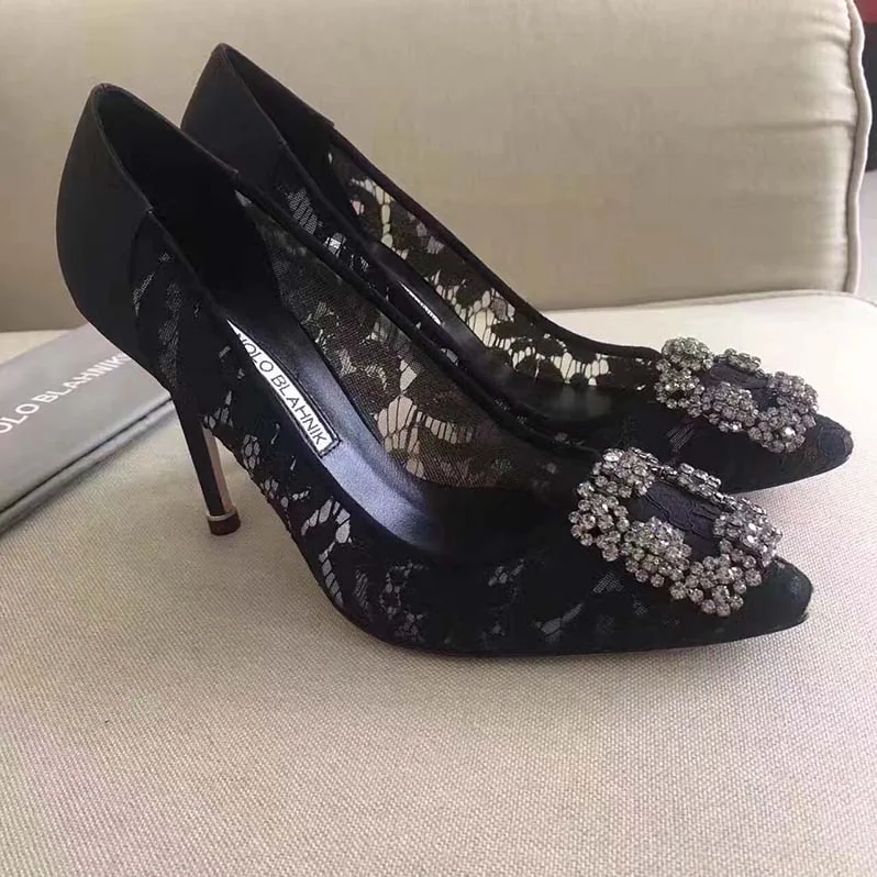 Manolo Blahnik Hangisi Lace Lace Jewel Buckled Pumps Shoes for Women in Black Manolo Blahnik Hangisi Lace Lace Jewel Buckled Pumps Shoes for Women in Black