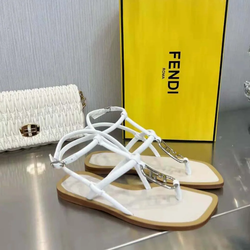 Fendi O Lock White Nappa Leather Thong Sandals for Women Fendi O Lock White Nappa Leather Thong Sandals for Women