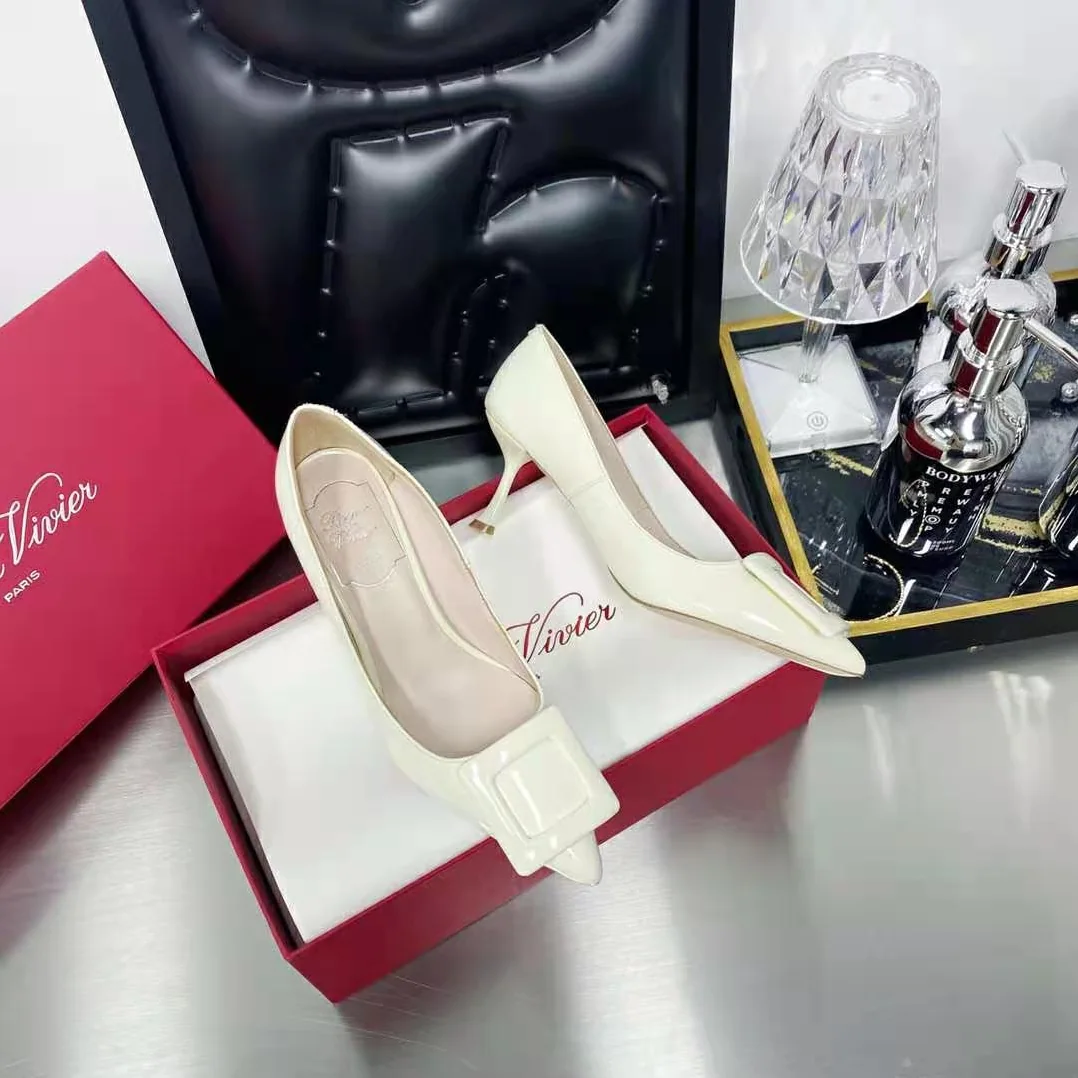 Roger Vivier Viv In The City Pumps in Patent Leather for Women in White Roger Vivier Viv In The City Pumps in Patent Leather for Women in White