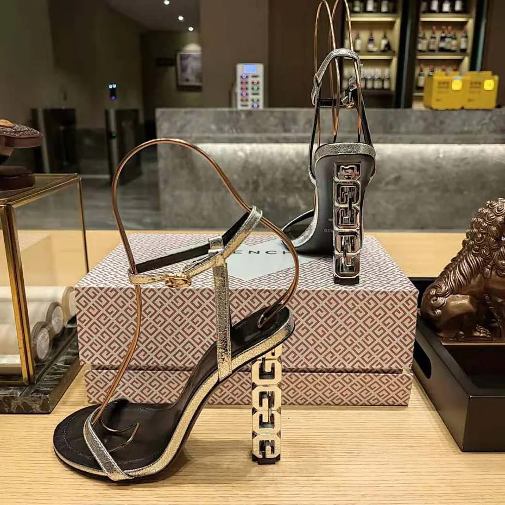 Givenchy G Cube Sandals in Leather for Women in Silver Givenchy G Cube Sandals in Leather for Women in Silver
