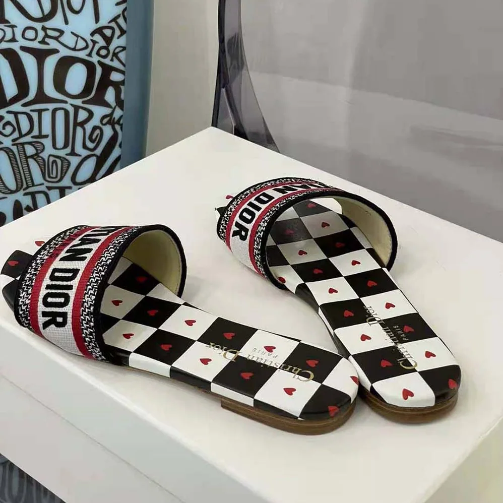 Dior Dway Dioramour Slide White Black and Red D for Women in Chess Heart Embroidered Cotton Dior Dway Dioramour Slide White Black and Red D for Women in Chess Heart Embroidered Cotton