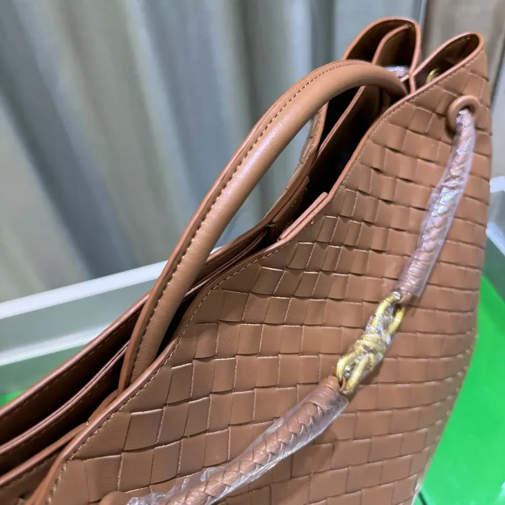 Bottega Veneta Medium Andiamo Intrecciato Leather Top Handle Bag for Women in Brown Bottega Veneta Medium Andiamo Intrecciato Leather Top Handle Bag for Women in Brown