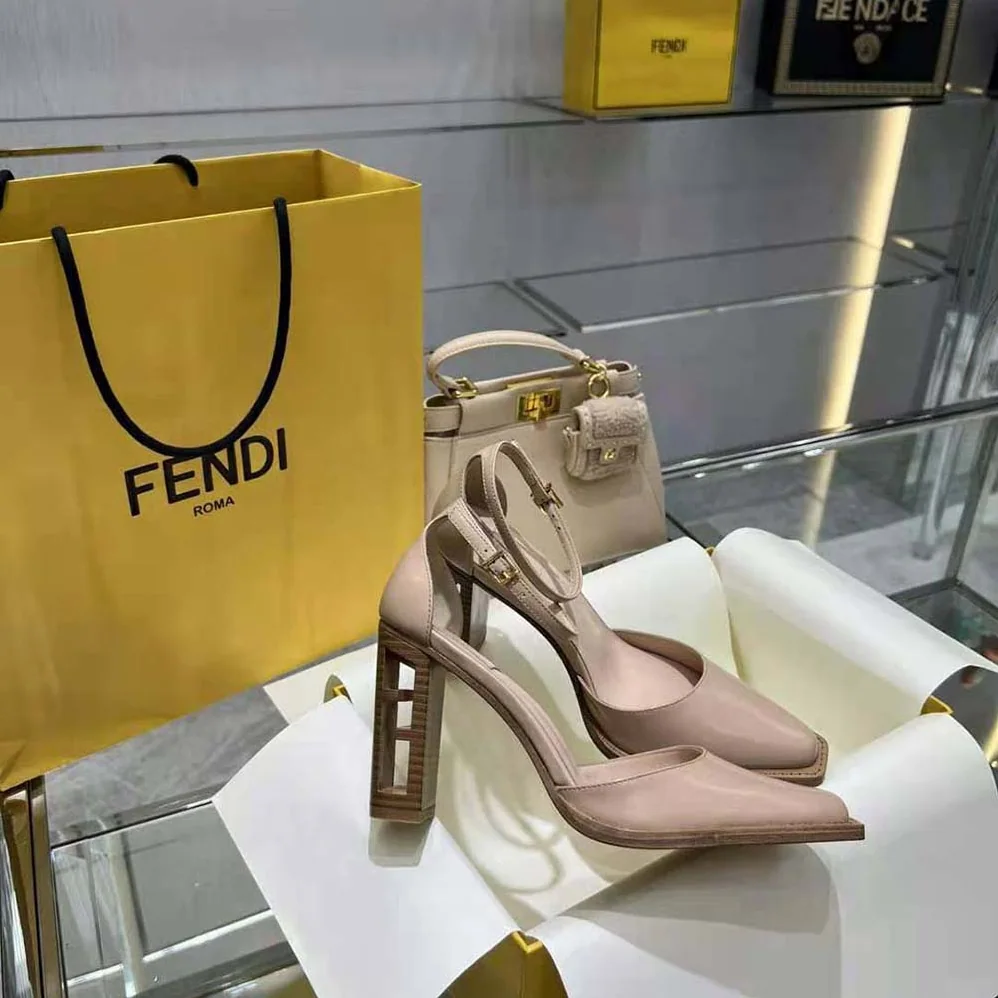 Fendi Cut Pink Leather High for Women in Heeled Court Shoes
