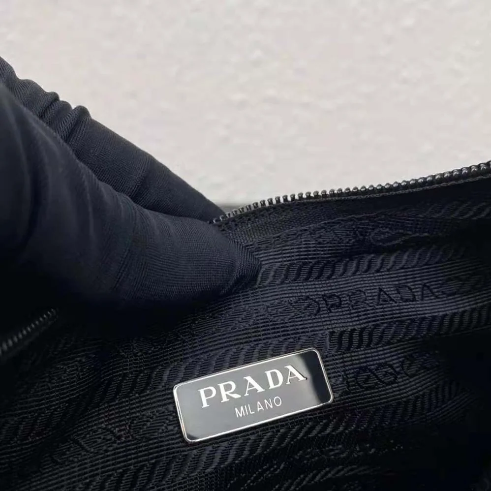 Prada Re-Nylon Re-Edition 2000 Mini-Bag for Women in Black Prada Re-Nylon Re-Edition 2000 Mini-Bag for Women in Black