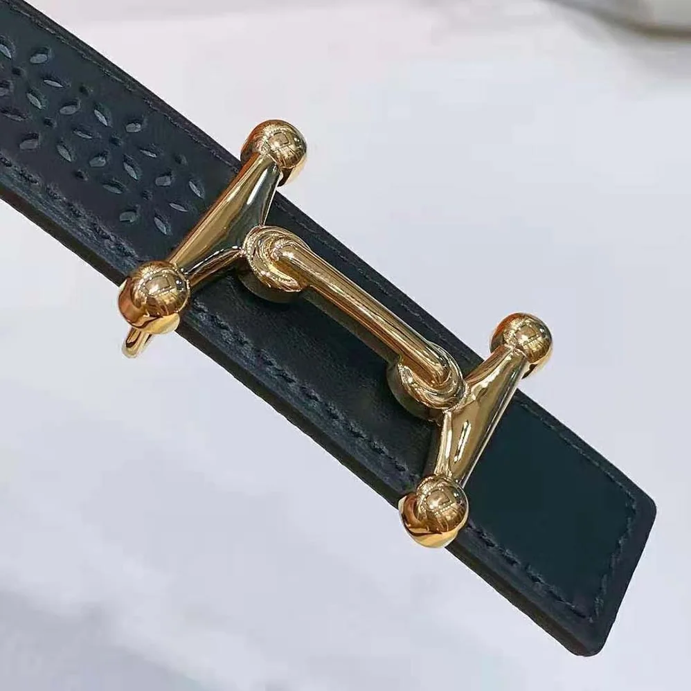 Hermes Mors H Belt Buckle & Reversible Leather Strap 24 mm for Women in Black Hermes Mors H Belt Buckle & Reversible Leather Strap 24 mm for Women in Black