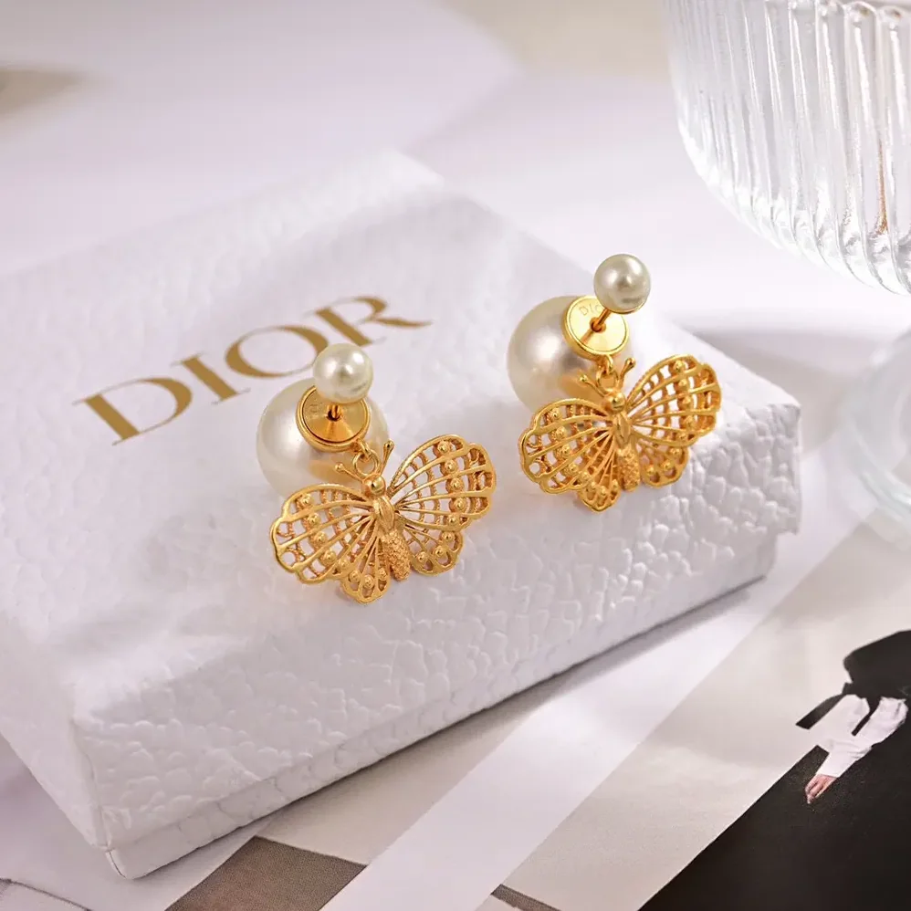 Dior Tribales Earrings Gold-Finish Metal and White Resin Pearls for Women Dior Tribales Earrings Gold-Finish Metal and White Resin Pearls for Women
