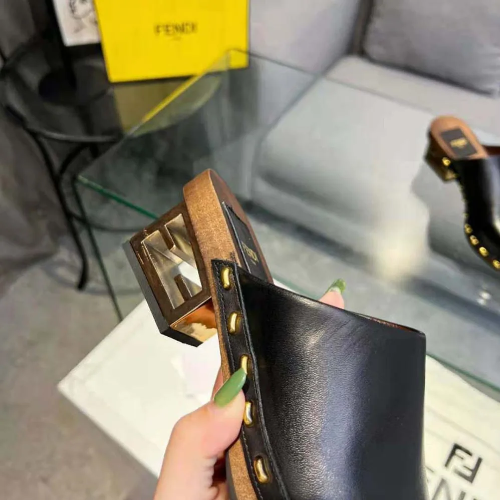 Fendi Baguette Show Black Leather Medium for Women in Heel Clogs