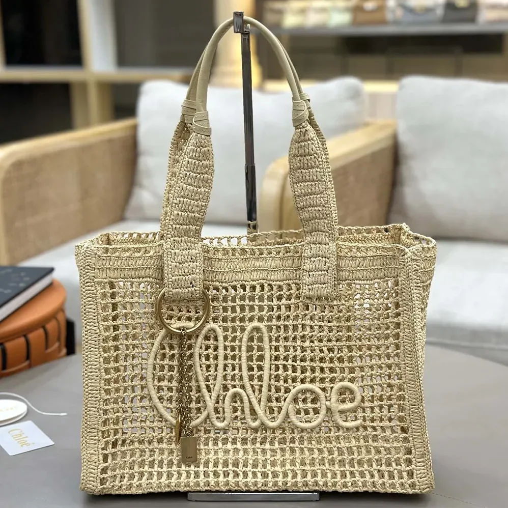Chloe Summer Banana East-west Tote Bag in Raffia & Buffalo Leather for Women in Beige Chloe Summer Banana East-west Tote Bag in Raffia & Buffalo Leather for Women in Beige