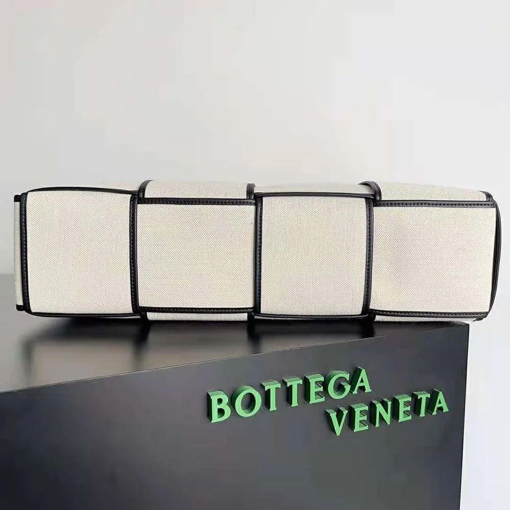 Bottega Veneta Large Arco Tote Bag for Women in Black Bottega Veneta Large Arco Tote Bag for Women in Black
