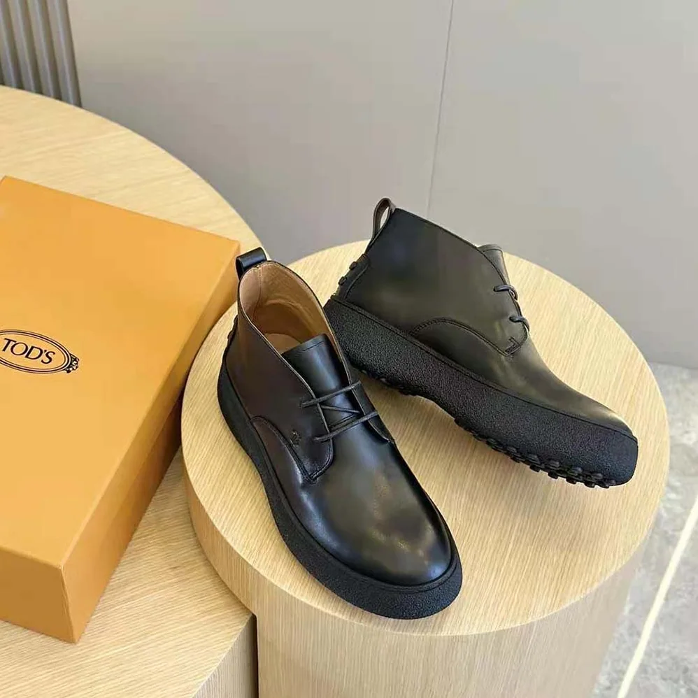 Tod's W. G. Desert Boots in Leather for Men in Black Tod's W. G. Desert Boots in Leather for Men in Black