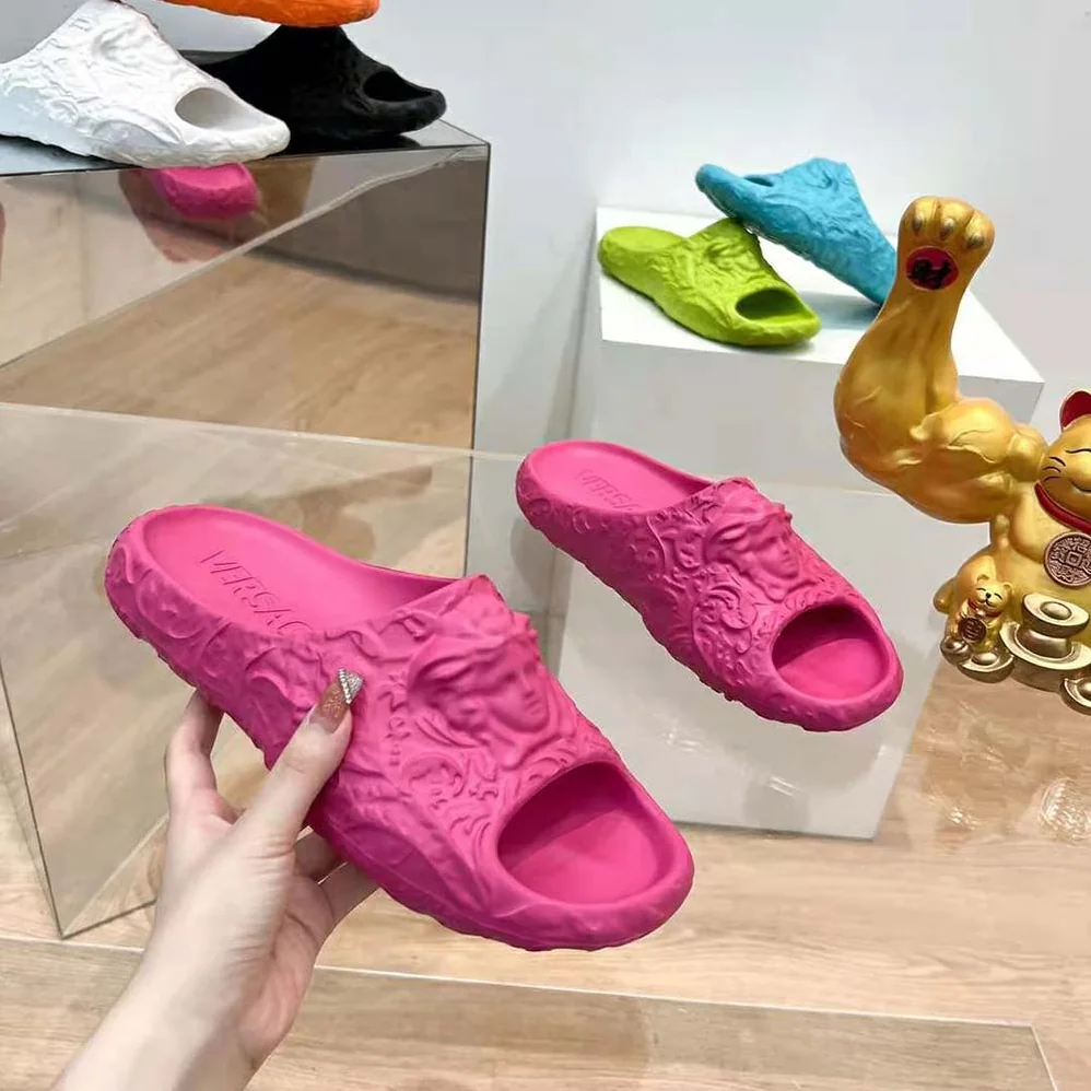 Versace Medusa Dimension Sliders for Unisex in Pink Versace Medusa Dimension Sliders for Unisex in Pink