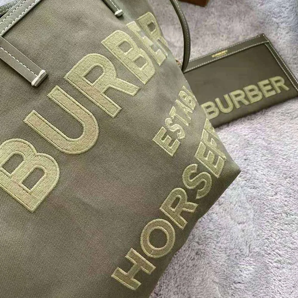 Burberry Mini Horseferry Linen Cotton Canvas Beach Tote for Women in Green