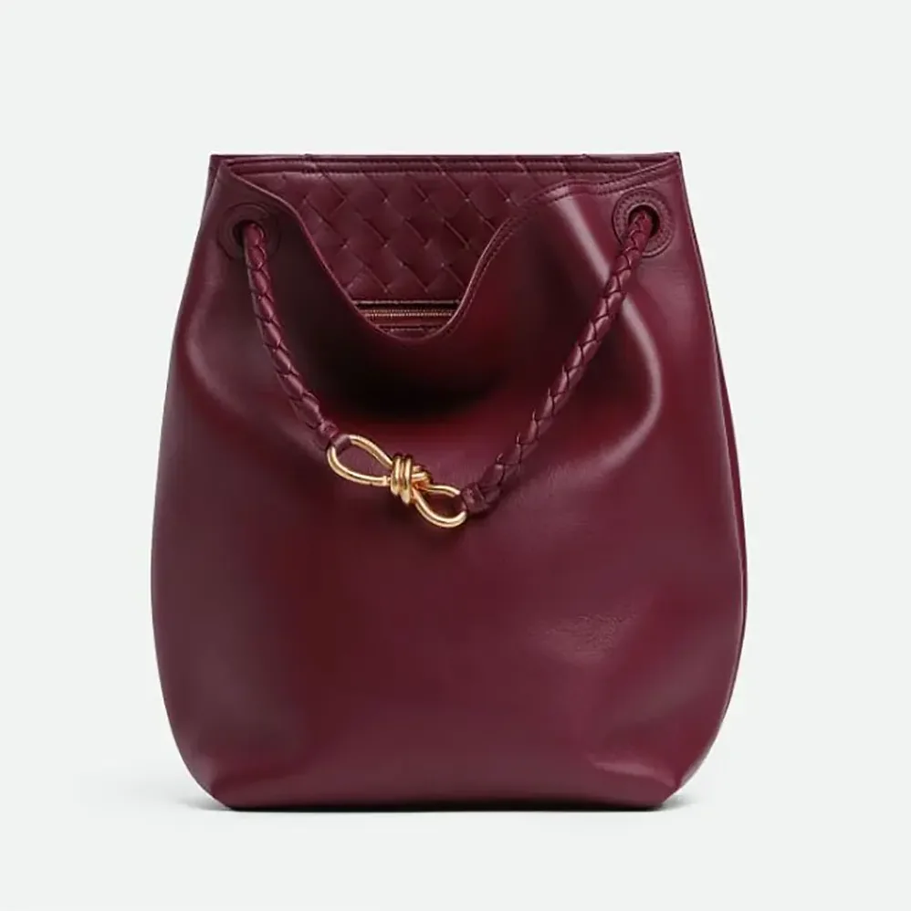 Bottega Veneta Andiamo Bucket in Silky Calf Leather for Women in Maroon
