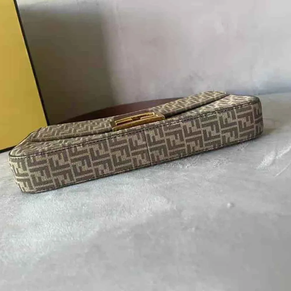 Fendi Baguette 1997 Beige Split Leather Bag for Women Fendi Baguette 1997 Beige Split Leather Bag for Women