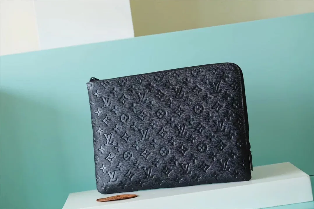 Louis Vuitton MM Etui De Voyage Taurillon Monogram