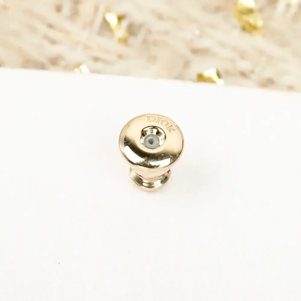 Dior Fleur de Glace Earrings Pale Gold-Finish Metal with White Resin Pearl for Women Dior Fleur de Glace Earrings Pale Gold-Finish Metal with White Resin Pearl for Women