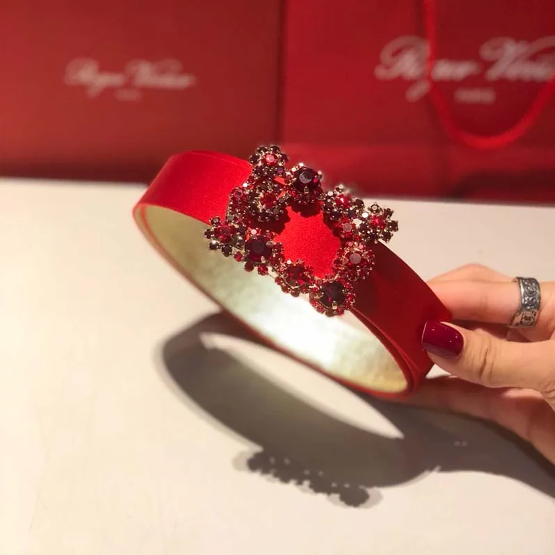 Roger Vivier Wome Flowers Belt in Silk Satin in Red