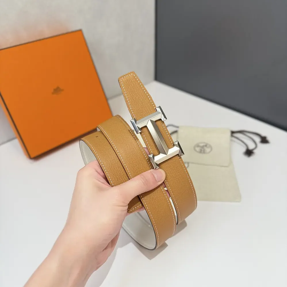 Hermes H Belt Buckle & Reversible Leather Strap 32 mm for Unisex in White/Brown Hermes H Belt Buckle & Reversible Leather Strap 32 mm for Unisex in White/Brown