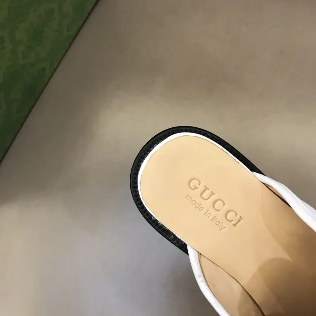 Gucci Slipper With Interlocking G White Gucci Slipper With Interlocking G White