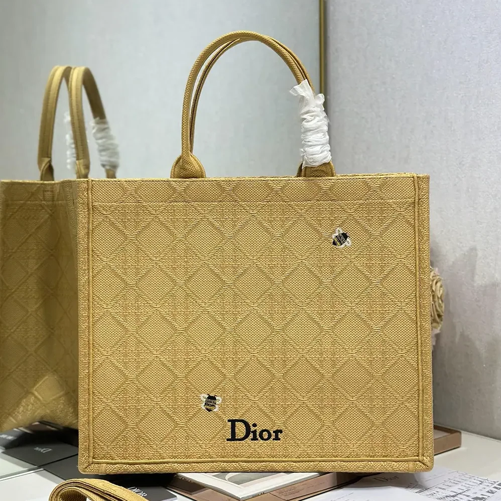 Dior Large Dior Book Tote Natural Raffia for Women in Effect Cannage Embroidery