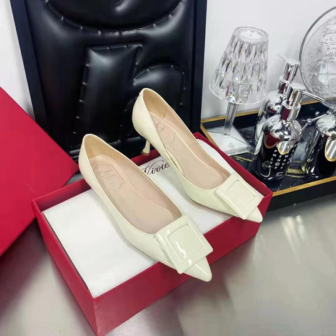 Roger Vivier Viv In The City Pumps in Patent Leather for Women in White Roger Vivier Viv In The City Pumps in Patent Leather for Women in White